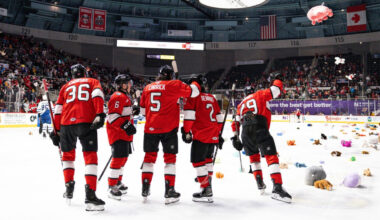 Vilmanis iemet atkal un ļauj laukumā sviest rotaļlietas – Hokejs – Sportacentrs.com