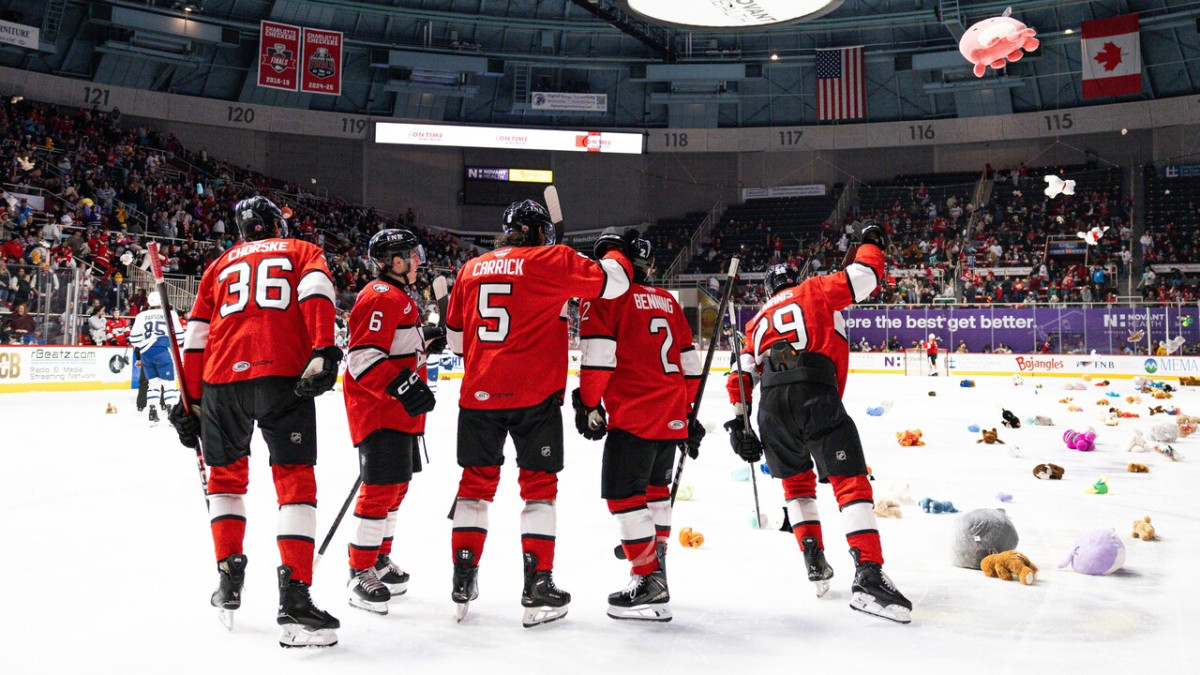 Vilmanis iemet atkal un ļauj laukumā sviest rotaļlietas – Hokejs – Sportacentrs.com