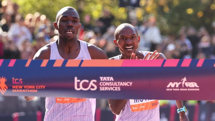 Ņujorkas vīriešu maratonu izšķir fotofinišs, dāmām sacensību rekords – Vieglatlētika – Sportacentrs.com