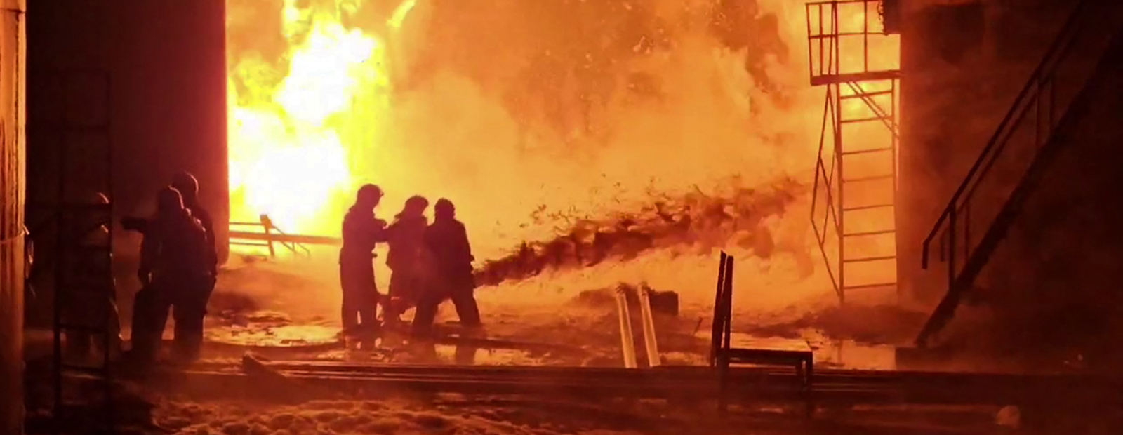 Ukraina veikusi triecienu naftas pārstrādes rūpnīcai Volgogradā / Diena