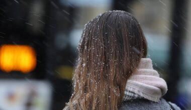 Naktī vietām veidosies sniega sega; pirmdien daudzviet gaidāmi nokrišņi