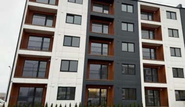 MJL Development uzstāda piecstāvu koka karkasa modulāro ēku Jelgavā