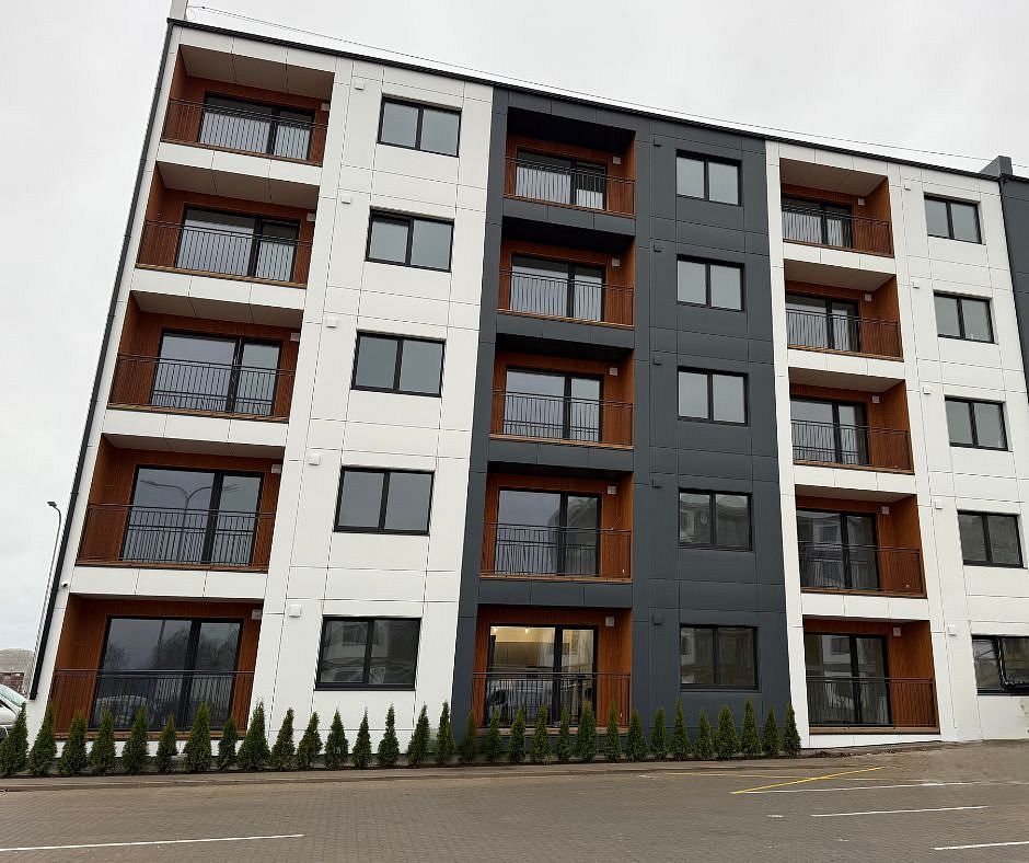 MJL Development uzstāda piecstāvu koka karkasa modulāro ēku Jelgavā