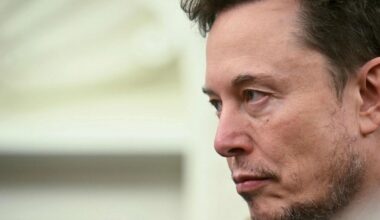 Tesla akcionāri pieņem plānu par triljona dolāru atalgojumu Maskam :: Dienas Bizness