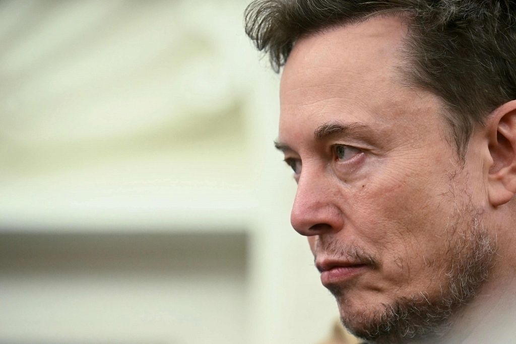 Tesla akcionāri pieņem plānu par triljona dolāru atalgojumu Maskam :: Dienas Bizness