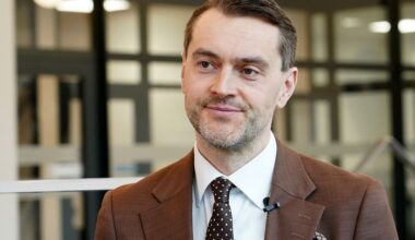 Altum turpinās vadīt Bērziņš :: Dienas Bizness