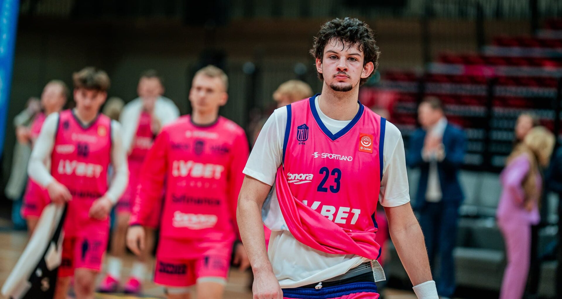 Fidlers terorizē VEF aizsardzību, "Zeļļi" izsēj pārsvaru, bet galotnē spēlē aukstasinīgi