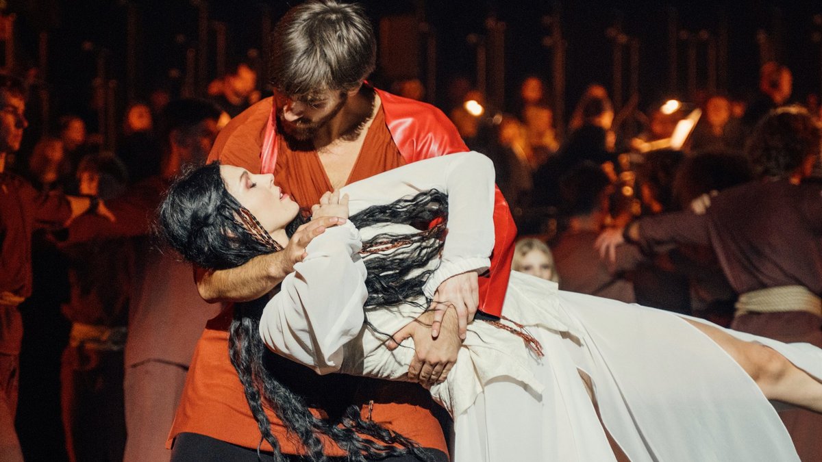 patriotiskā gaisotnē aizvadīts uzveduma "Indulis un Ārija. Dzirnām 40" ģenerālmēģinājums