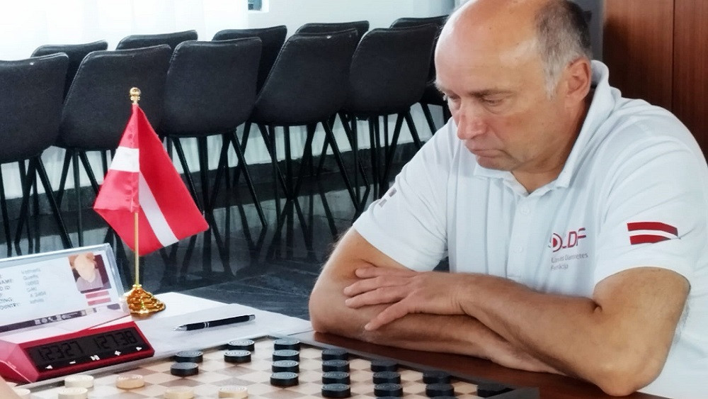 Pirmajiem deviņiem vienādi punkti pasaules čempionātā dambretē rapidā, Valnerim tik maz pietrūkst līdz medaļai