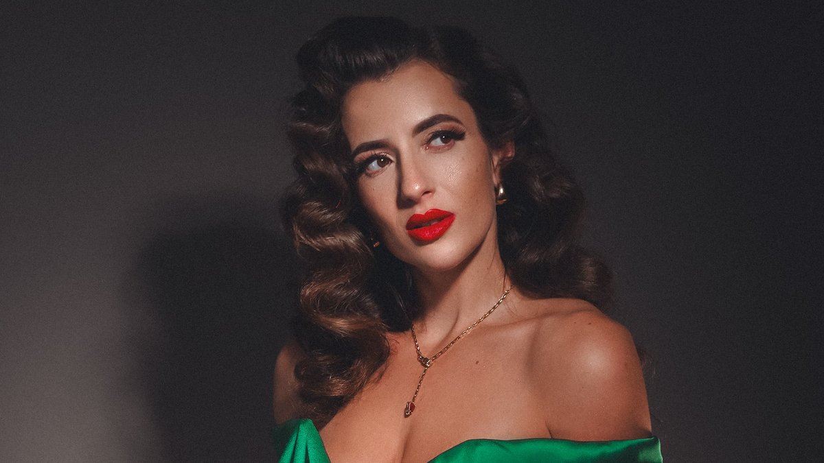 Dziedātāja ar svingu asinīs. Saruna ar britu džeza brīvības garu – Emmu Smitu