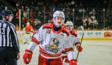 Tralmaks gūst vārtus uzvarētā AHL mačā