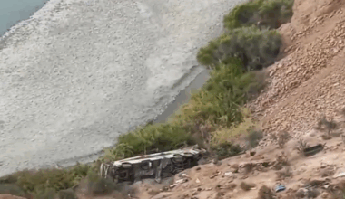 Peru notikusi traģēdija – autobusam iegāžoties aizā, vairāki desmiti bojāgājušo