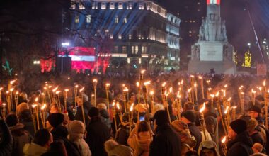 Rīgas centru izgaismo lāpu gājiens