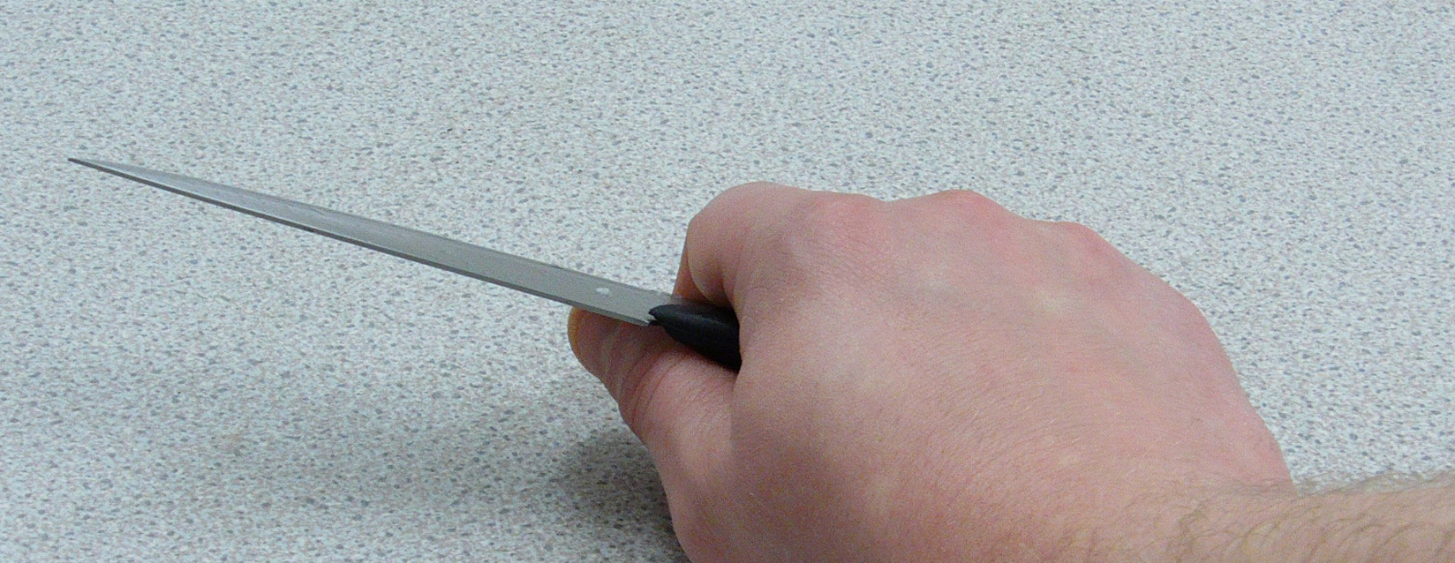 Pusaudzis Imantā plaukstā sadur deviņgadīgu puiku / Diena