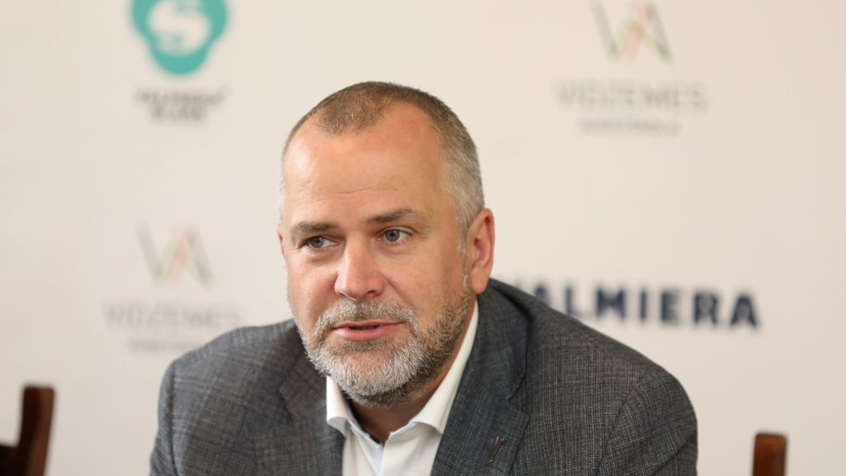 KNAB rosina uzsākt kriminālvajāšanu pret Valmieras mēru un vēl četrām personām