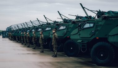 Ukrainas aizsardzības ministrs Deniss Šmihaļs saņems Latvijā ražotos “Patria” 6x6 bruņutransportierus