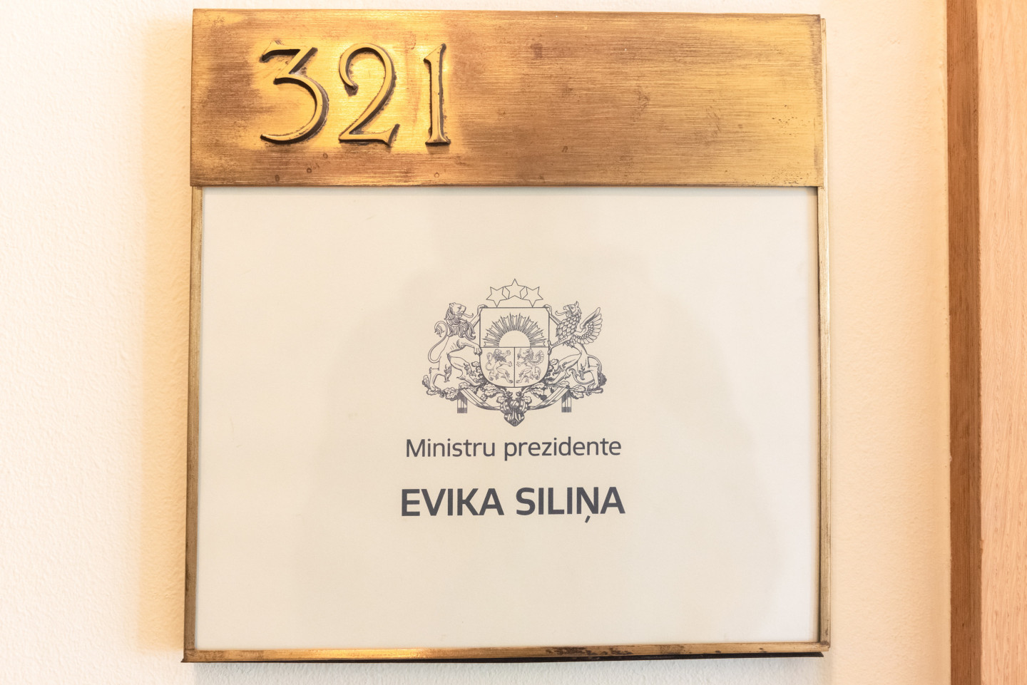 Premjere Siliņa: Kā Alvis Hermanis panāks ekonomikas attīstību? Ar teātri?