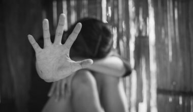 Ieslodzījuma vietu pārvaldes amatpersona seksuāli izmantojusi bērnu