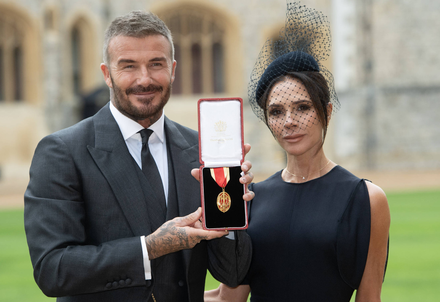 Deivids Bekhems iesvētīts bruņinieku kārtā