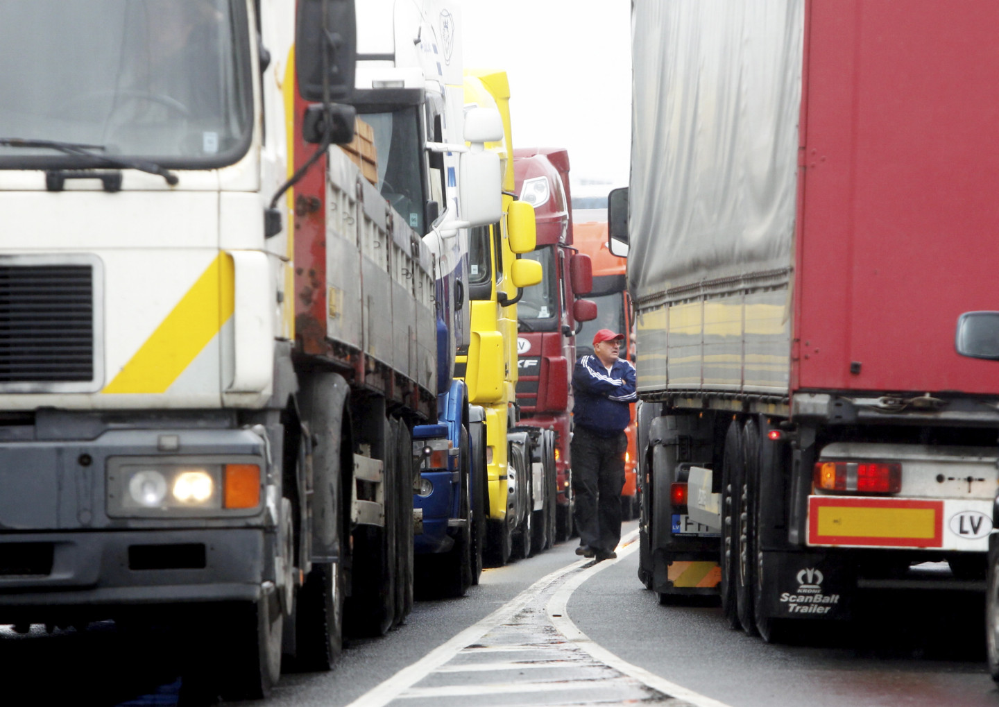 Lietuvas valdība lūdz Baltkrievijai atgriezt 5000 kravas auto