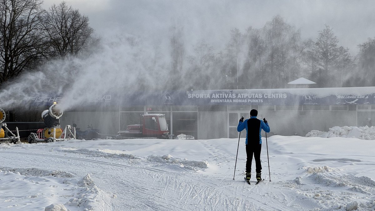 Novembra izskaņā – nepastāvīgi laikapstākļi ar sniegu, lietu un vēju - Delfi