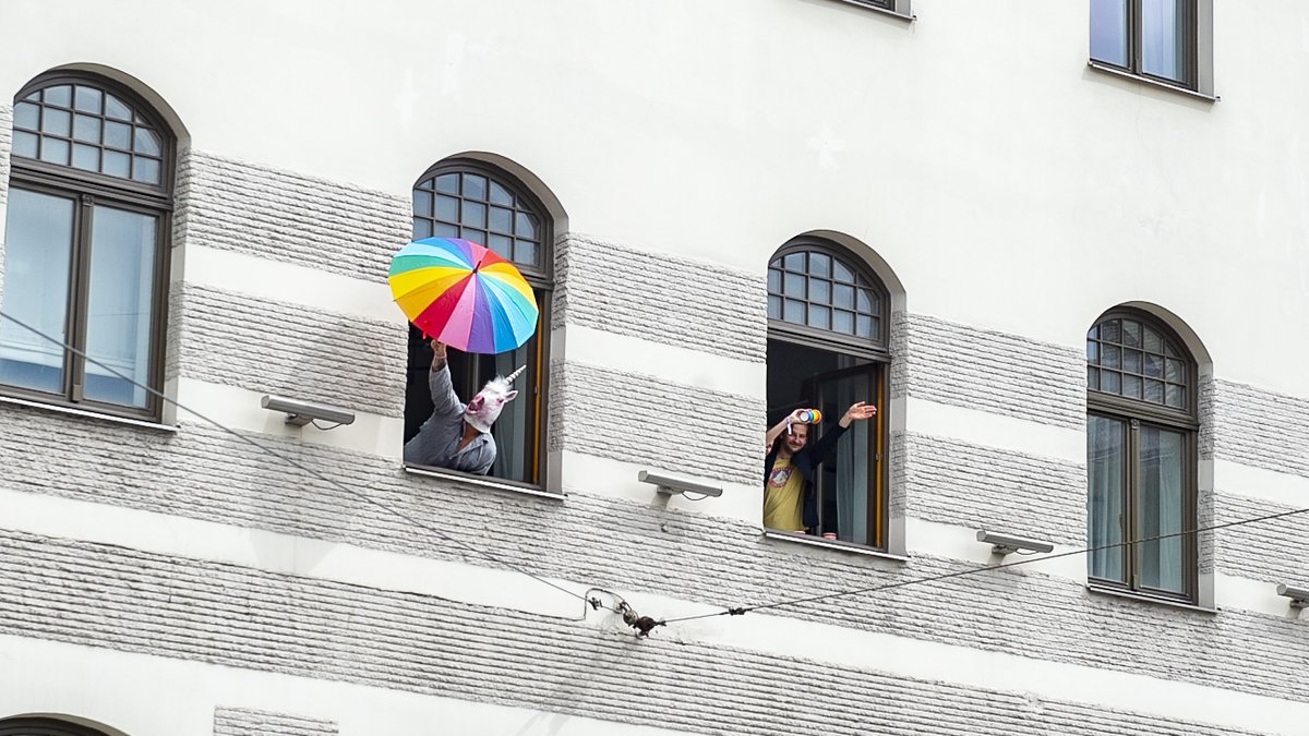 Latvija iepazīstas ar EST spriedumu par viendzimuma pāru atzīšanu