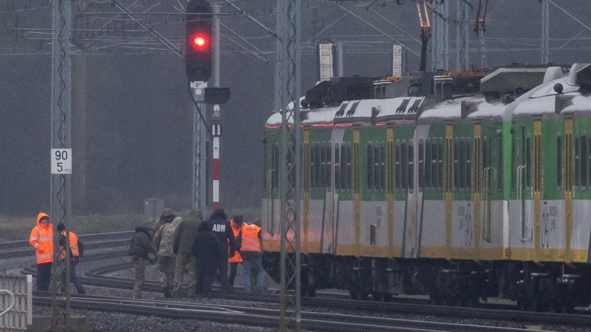 Āris Jansons: Uzmanību uz sliežu ceļiem!