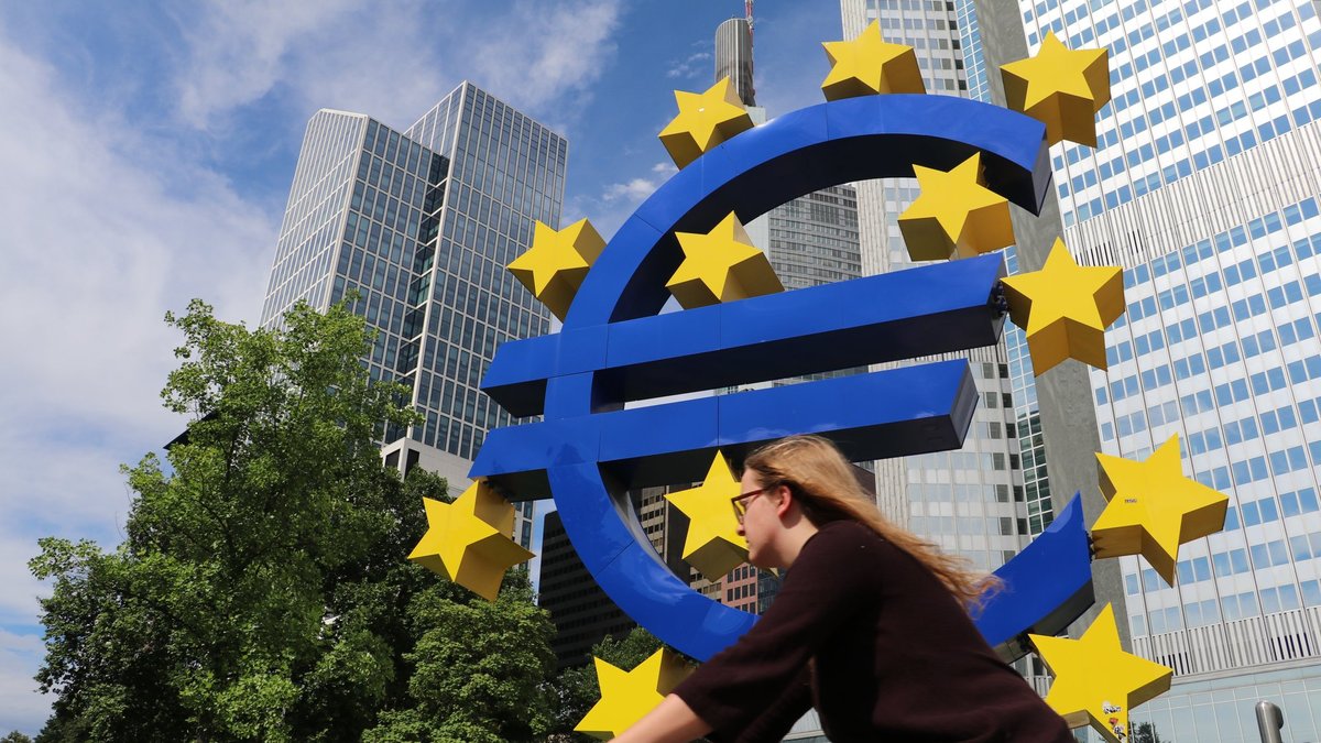 Situācija var mainīties. ECB pārstāvji izteikušies par tālāko likmju virzību