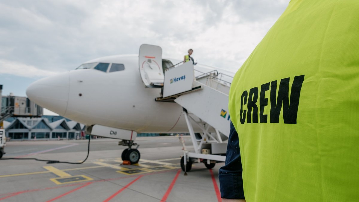 "SmartLynx Airlines" darbinieki tiek nostādīti nelabvēlīgā situācijā, atzīst arodbiedrība