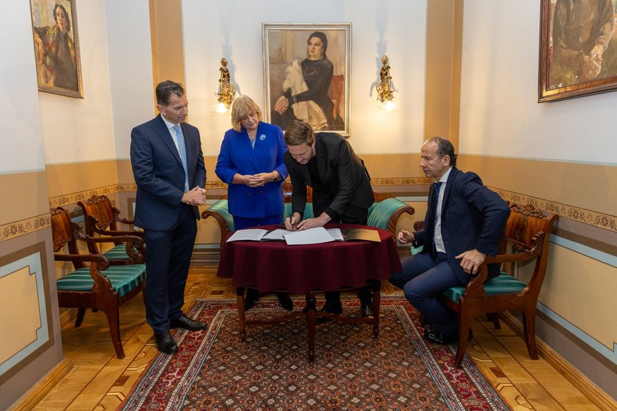 Aicina atbalstīt Latvijas Nacionālās operas foajē vēsturiskā interjera atjaunošanu