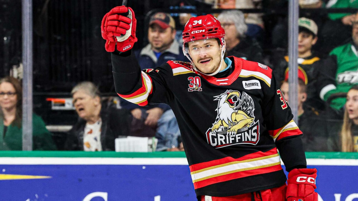 Tralmaks – viens no diviem hat-trick veicējiem grifu 10:1 uzvarā Teksasā – Hokejs – Sportacentrs.com