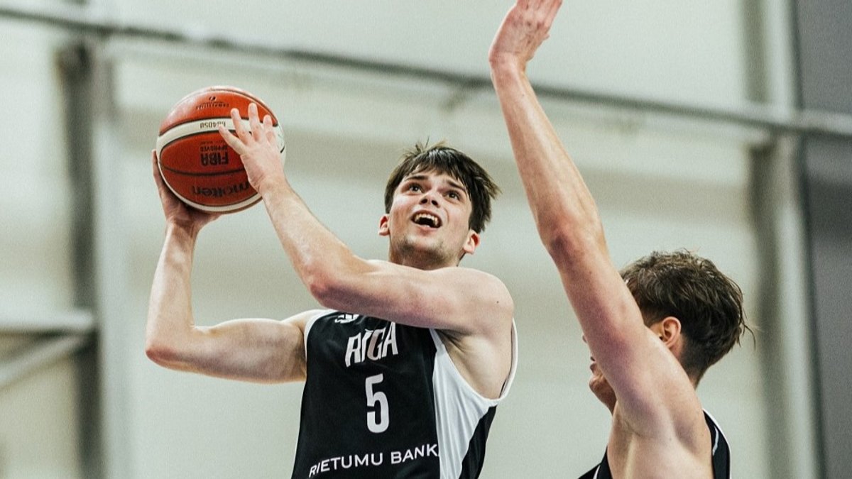 "VEF Rīga" pārspēj LU basketbola komandu