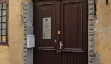 Izglītības un zinātnes ministrija vēlas pārdot savu vērtīgāko īpašumu, vēsta raidījums