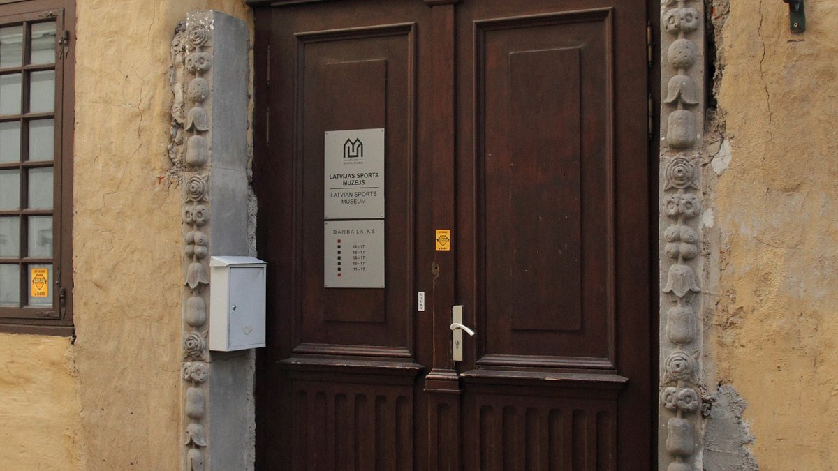 Izglītības un zinātnes ministrija vēlas pārdot savu vērtīgāko īpašumu, vēsta raidījums