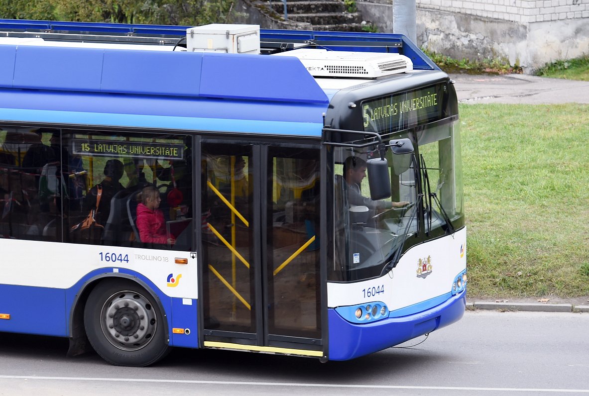 15.maršruta trolejbuss Kalna ielā.