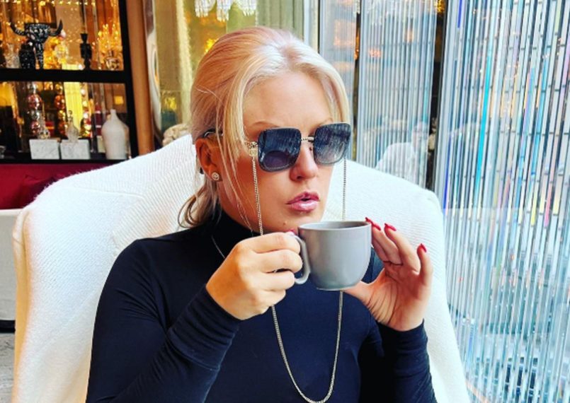 VIDEO | DJ Ella izdod jaunu dziesmu par siltuma meklējumiem vēsos rudens vakaros