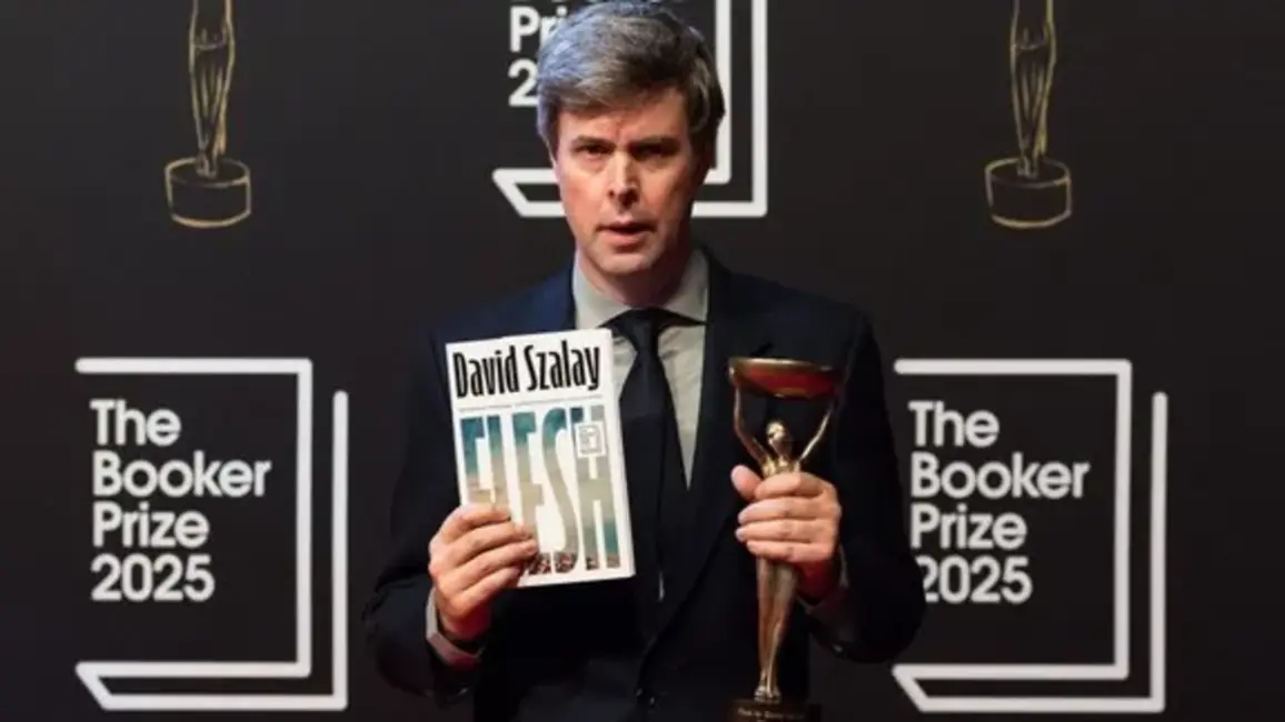 Deivids Salai saņem Bukera balvu par romānu "Miesa"