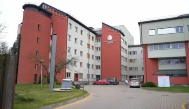 Dobeles slimnīca uz robežas: bažas par personāla trūkumu un lokāla līmeņa nākotni