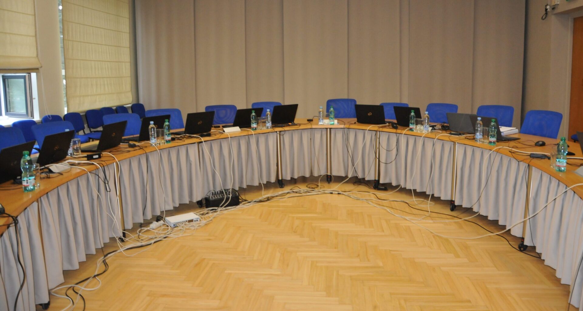 Pašvaldībai trūkst naudas, bet opozīcija izgāž balsojumu par taupīšanu