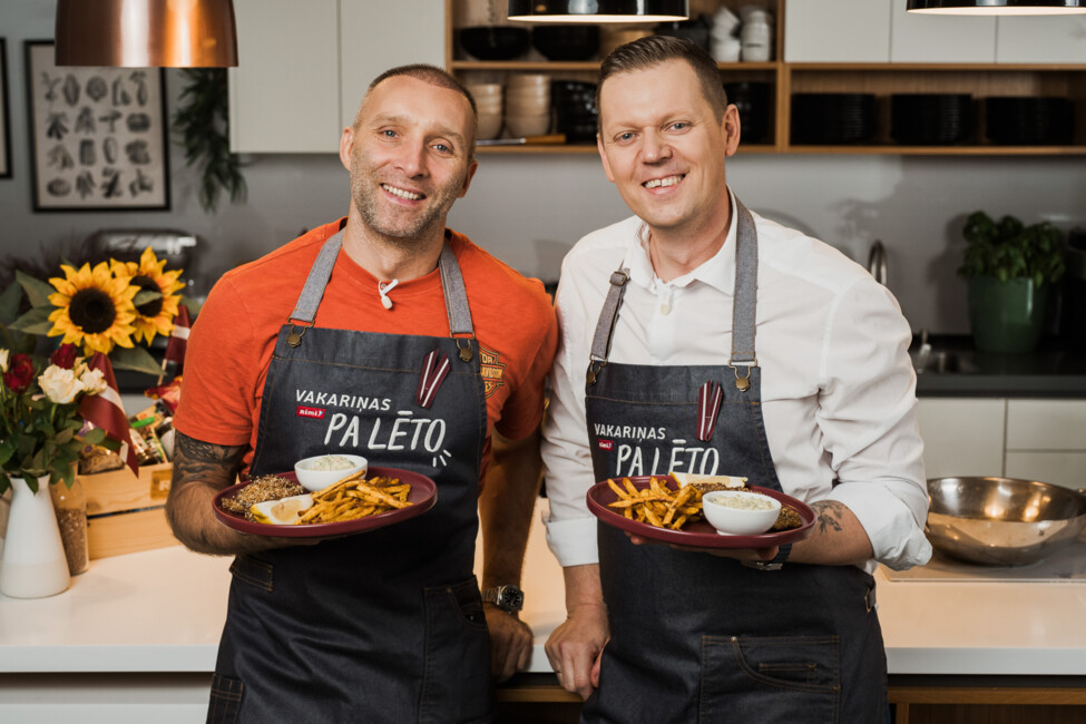 Gacho gatavo reņģu friti raidījumā “Vakariņas pa lēto” — garša, vienkāršība un sarunas par dzīvi