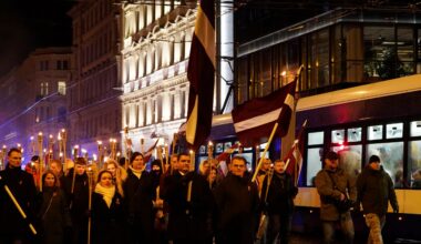 “Es jau nojautu, ka viss, ko viņi māk, ir lāpu gājienus organizēt.” Hermanis bez žēlastības izsakās par Latvijas partijām