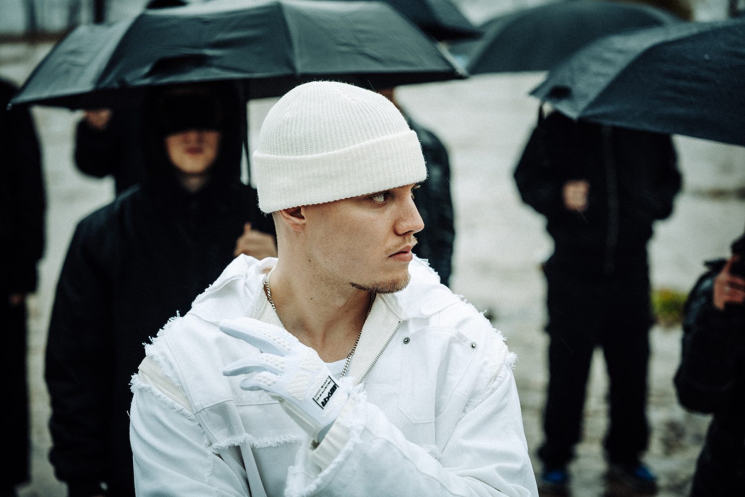 LINLI izdod albumu “Zem spiediena”