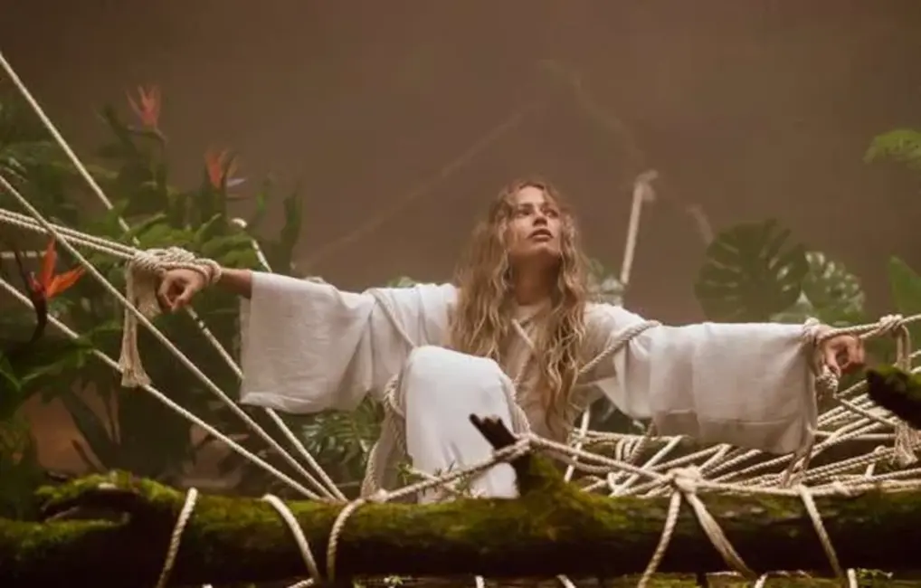 Nansija Garkalne debitē mūzikā ar jaunrades vārdu Tikasha Sakama