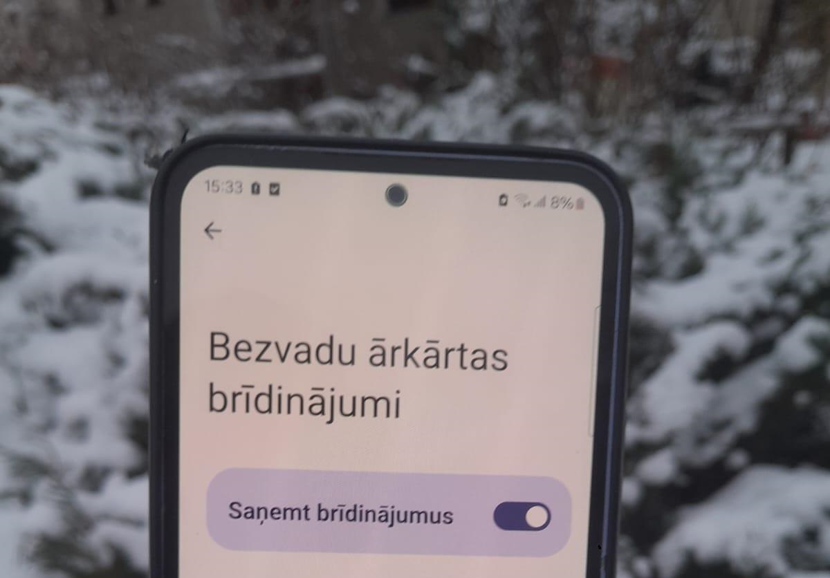 Kāpēc daļa lietotāju nesaņēma šūnu apraides paziņojumu?