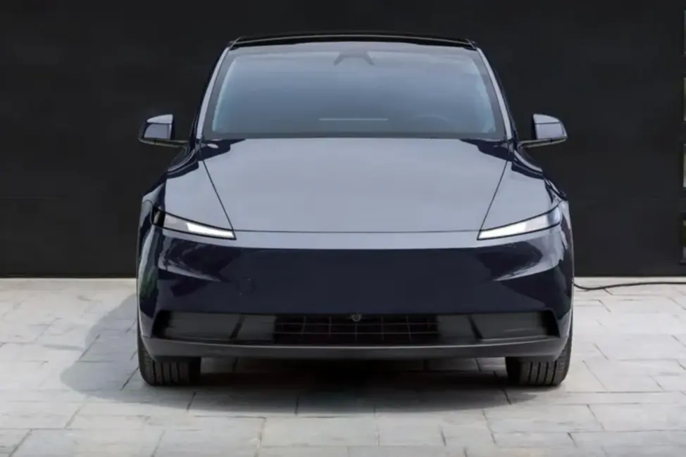 Tesla pārsteidz ar "lētākām" Model 3 un Y, vienlaikus atjauninot Full Self-Driving