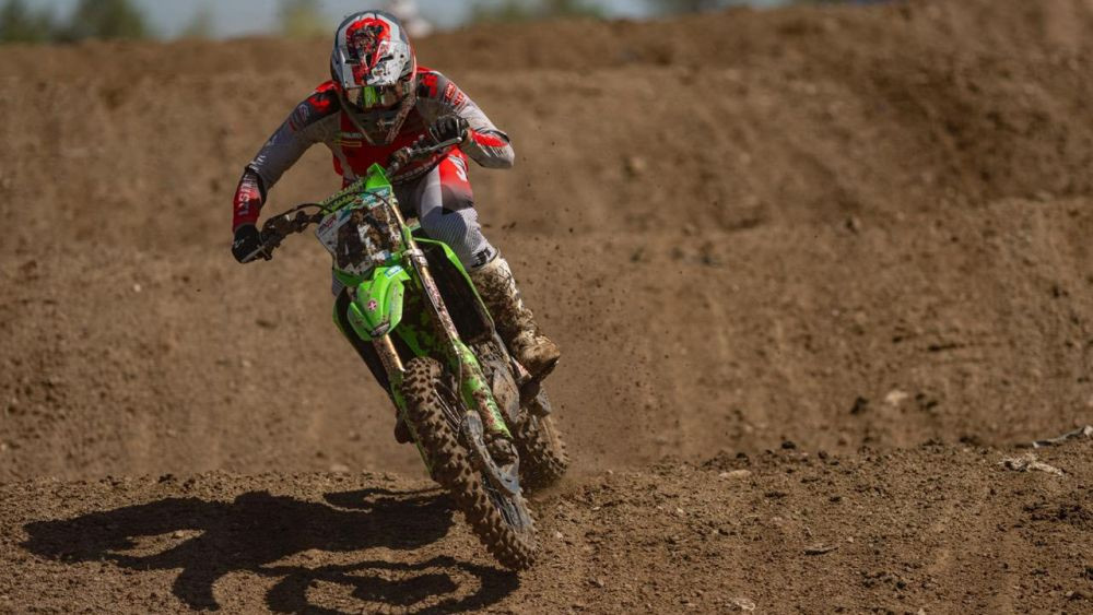 "Kawasaki" piesaka Jonasu dalībai 2026. gada "Hawkstone International" motokrosā – Motoru sports – Sportacentrs.com