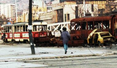 Sarajevas aplenkumā bagātnieki maksāja, lai «medītu» cilvēkus — Santa
