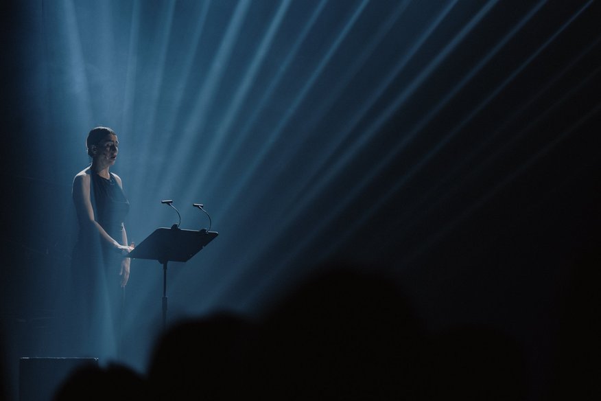 Vai viegli būt dīvai? Asmika Grigorjana par skatuvi, dzīvi, Andreju Žagaru un Rīgu