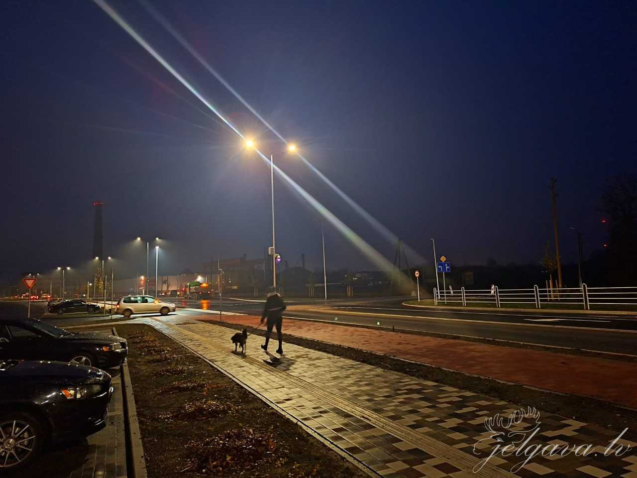 Atmodas ielā ieslēgts apgaismojums - Jelgava