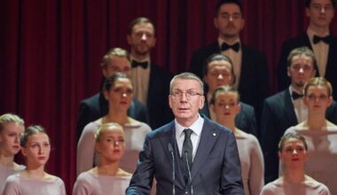 mūsu brīvības gaisma nāk no rietumiem, nevis austrumiem